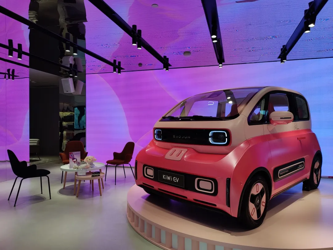 五菱再跨界咖啡甜品鲜花和年轻人玩在一起