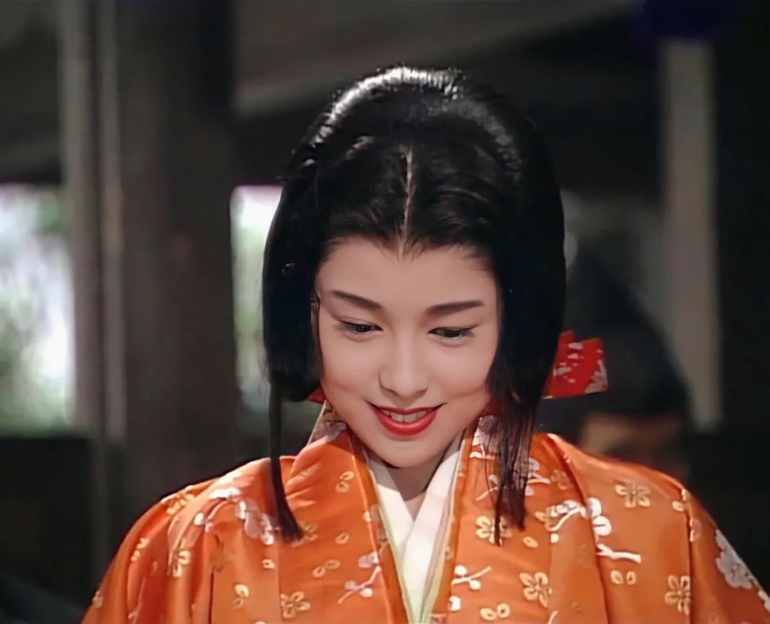 所以,泽口靖子的星路一片坦途,出道即巅峰,后来更是连续20多年出演同