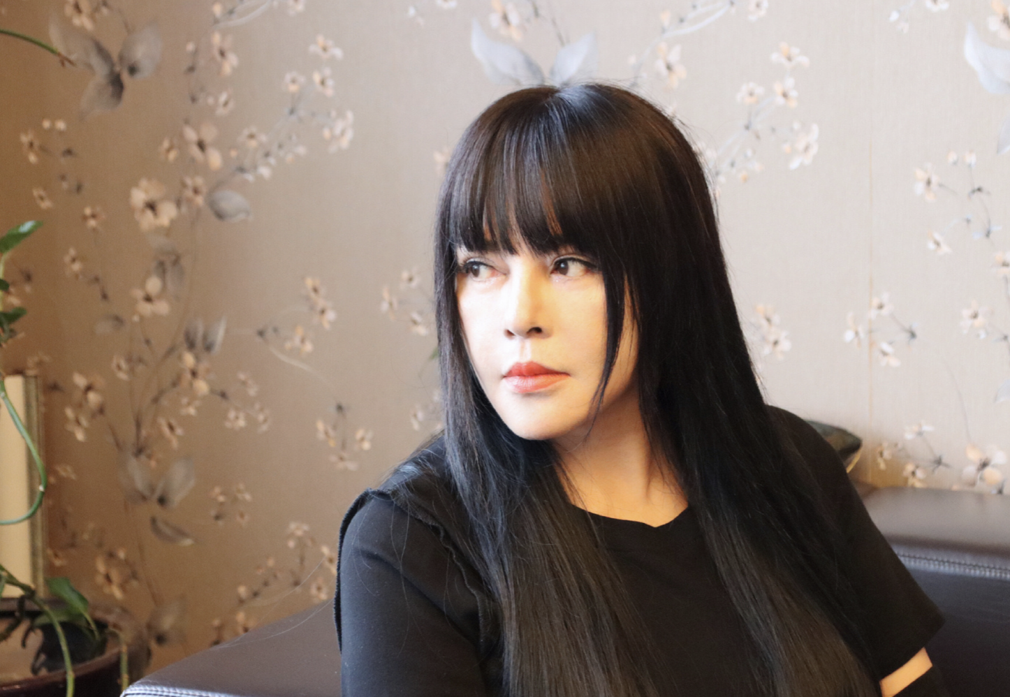 58岁千百惠再唱咖啡屋歌喉不输当年打扮贵气却难掩老态