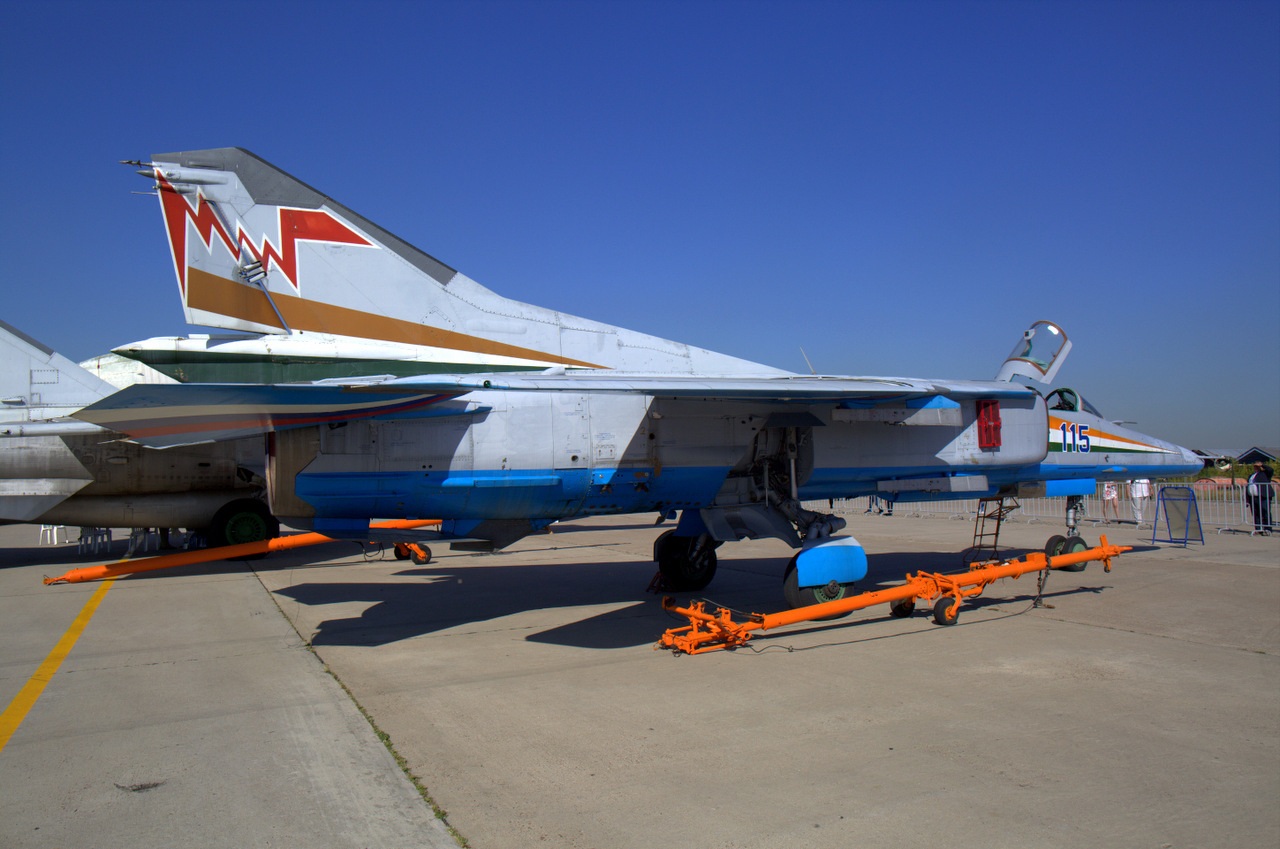 米格27有何特点它能携带武器种类较多且对地面攻击火力较强