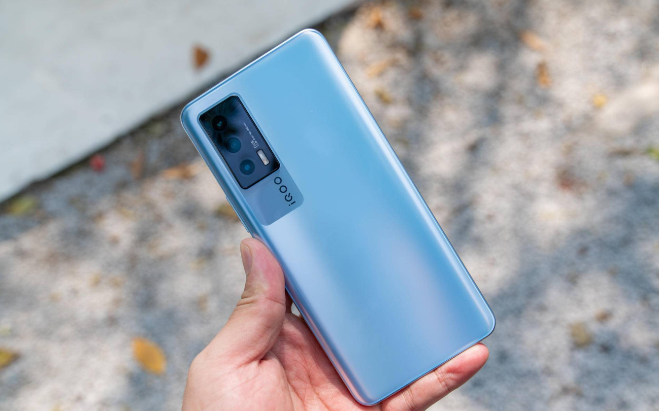 游戏插帧后机身温度不升反降iqooneo5散热实测