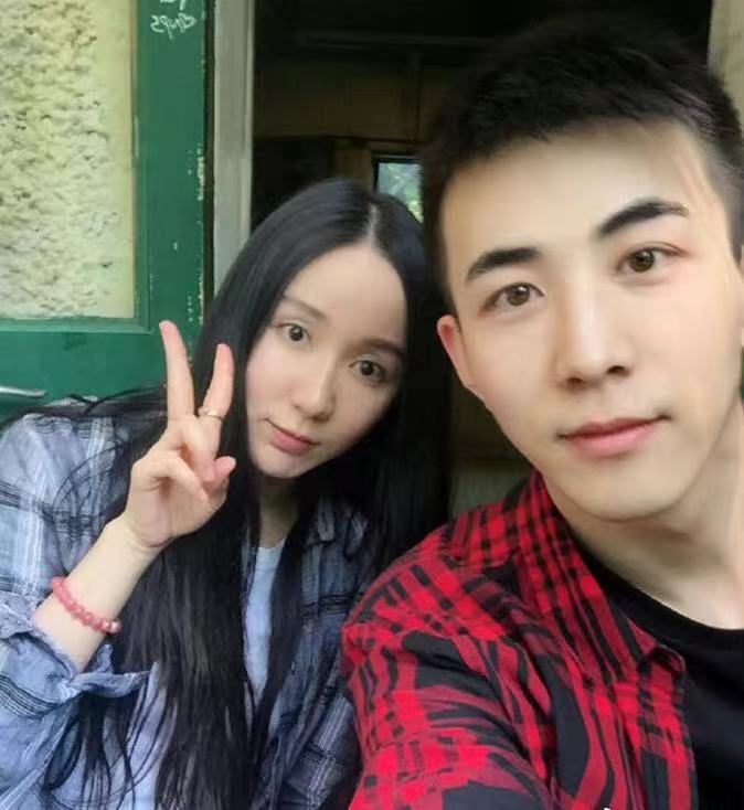 娄艺潇身边出现神秘男子,一起回家疑似新恋情,难道又是姐弟恋?休闲区蓝鸢梦想 - Www.slyday.coM 娄艺潇身边出现神秘男子,一起回家疑似新恋情,难道又是姐弟恋?休闲区蓝鸢梦想 - Www.slyday.coM