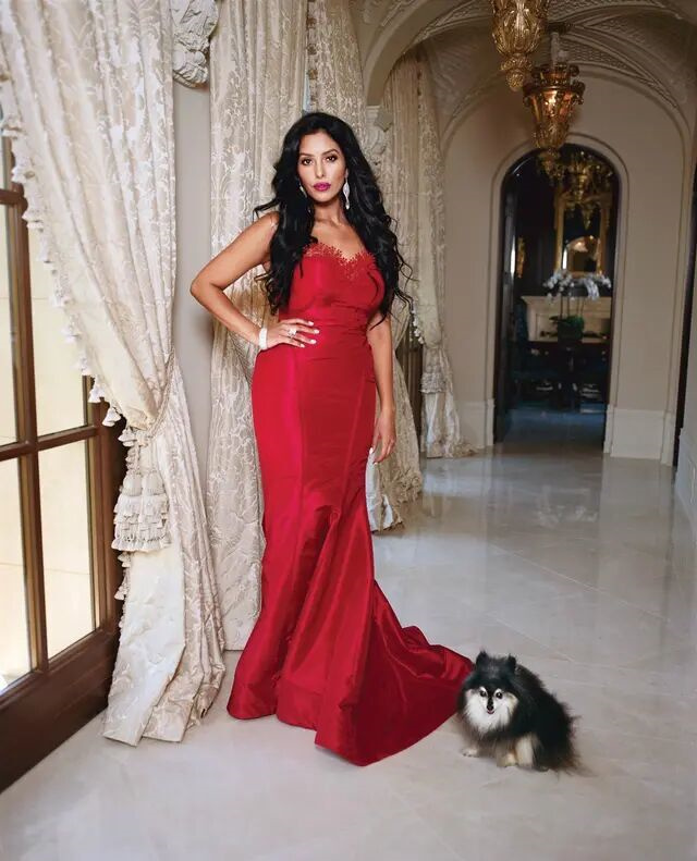 穿绿衣参加派对笑得真甜,与帅哥比肩录像|瓦妮莎|科比|绿衣_新浪新闻