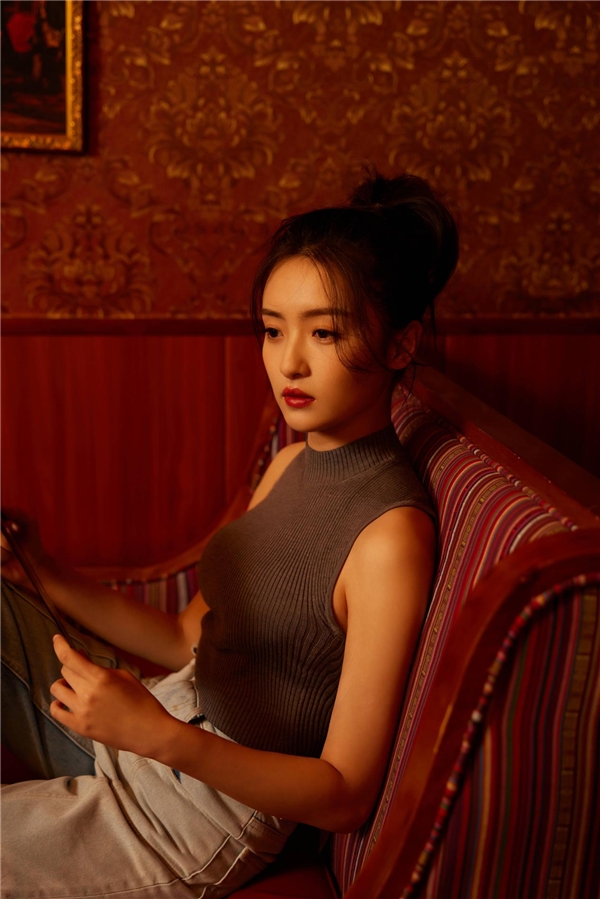 沉默的证明警花梁笑看点多孙嘉琪复古写真完美头包脸