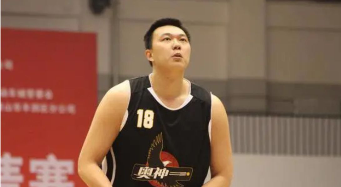 随着仍活跃在篮球领域的孙悦,奥神弟子士兵的退役,吴冠希可能是唯一能