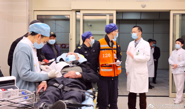 张文宏更新微博：上海多家医院今关闭门急诊是防控原则，并非疫情不可控休闲区蓝鸢梦想 - Www.slyday.coM