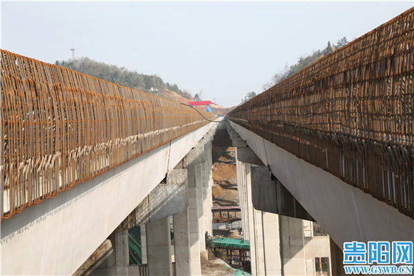 好消息贵阳观潭大道重要控制性节点工程化槁山大桥贯通