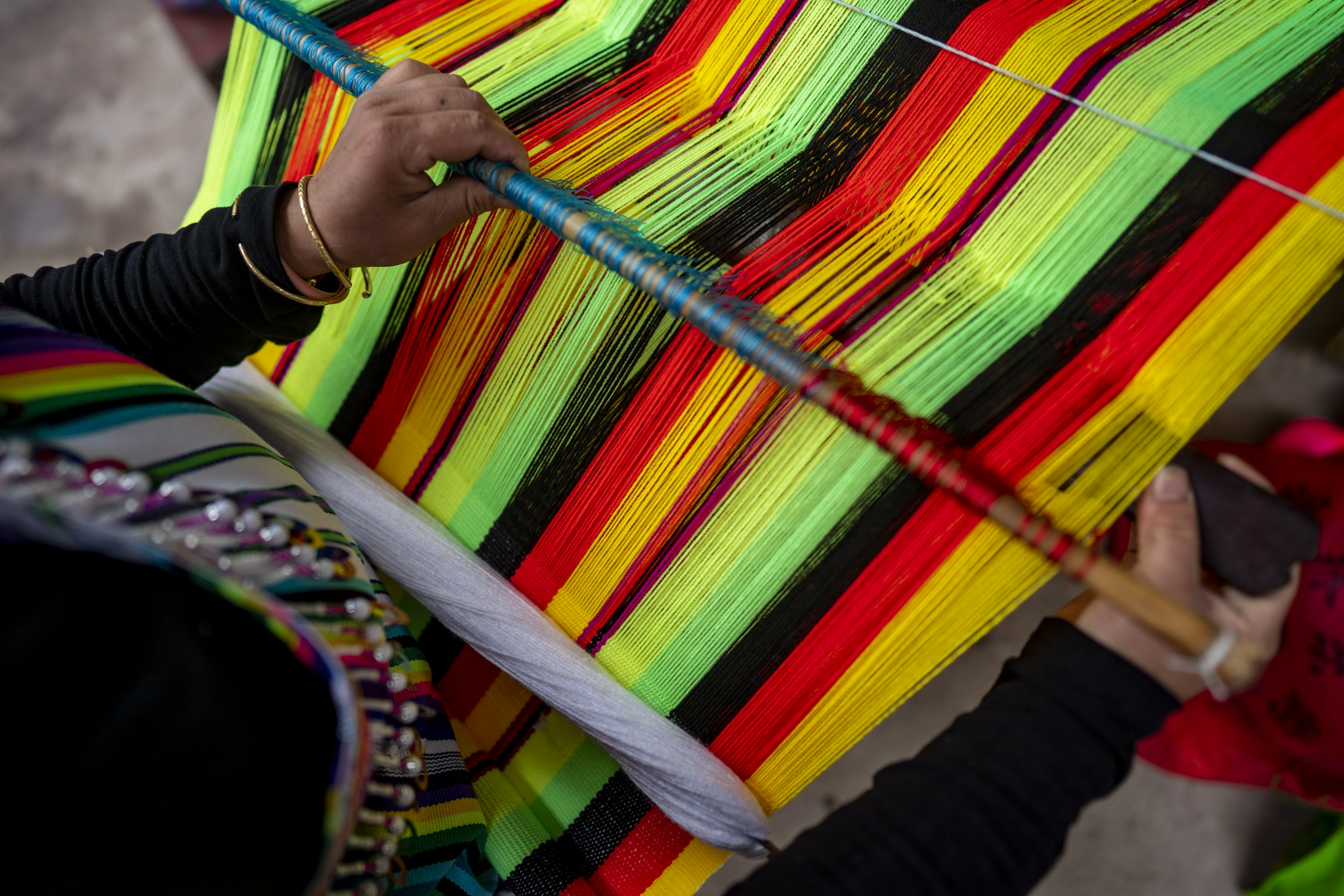 李玉花在纺织独龙毯(摄于5月21日).