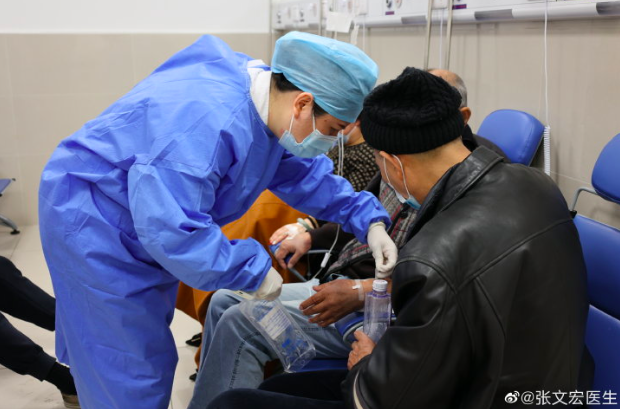 张文宏更新微博：上海多家医院今关闭门急诊是防控原则，并非疫情不可控休闲区蓝鸢梦想 - Www.slyday.coM