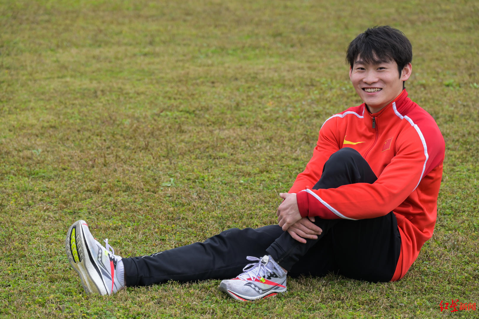 00后接棒短跑小将何宇鸿快过当年苏炳添最快00后渴望继续突破