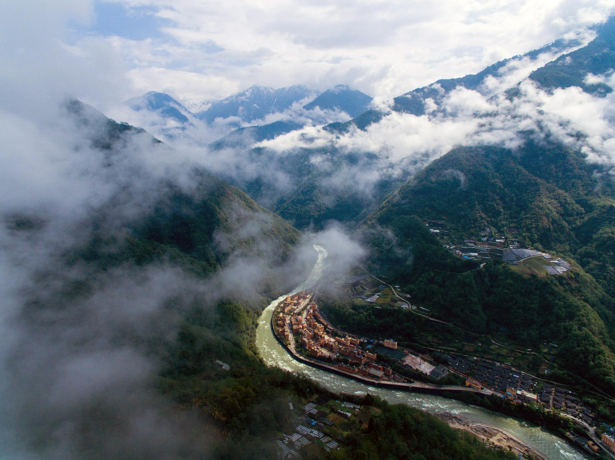 照进独龙族村落的那道彩虹