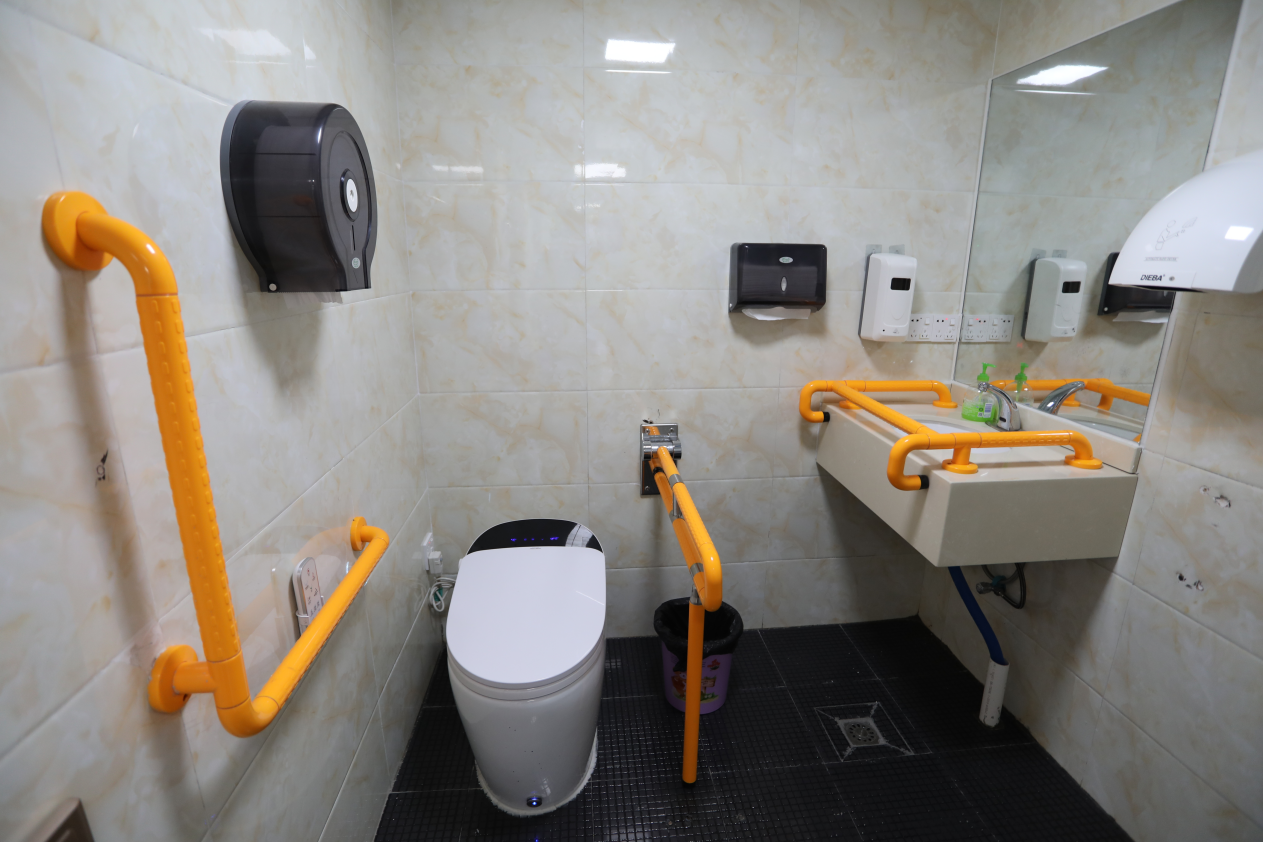 石岩街道行政服务大厅完成无障碍设施升级