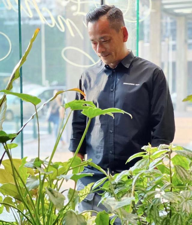 洗米华被批捕，11月初缺席妻子生日会，9月最后露面与洗米嫂同框休闲区蓝鸢梦想 - Www.slyday.coM