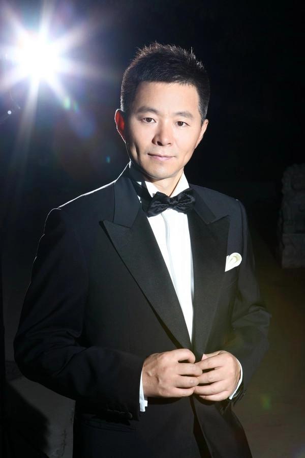 王宏伟娶小13岁娇妻帮母亲找老伴让丧偶的母亲晚年不再流泪