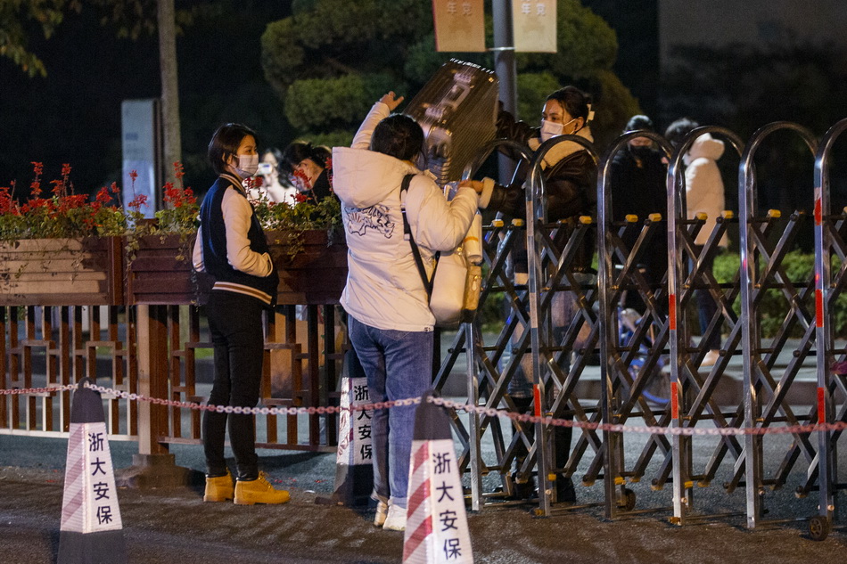 2021冬疫封校亮灯浙大紫金港的不眠之夜