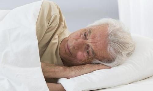 老年人晚上总是睡不好可能跟某些行为有关不建议做这几件事