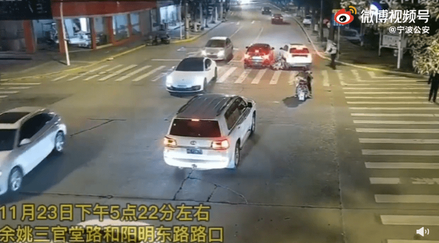 外卖小哥救车祸女童后交警霸气回复：耽误送餐，公司不罚而会奖励休闲区蓝鸢梦想 - Www.slyday.coM