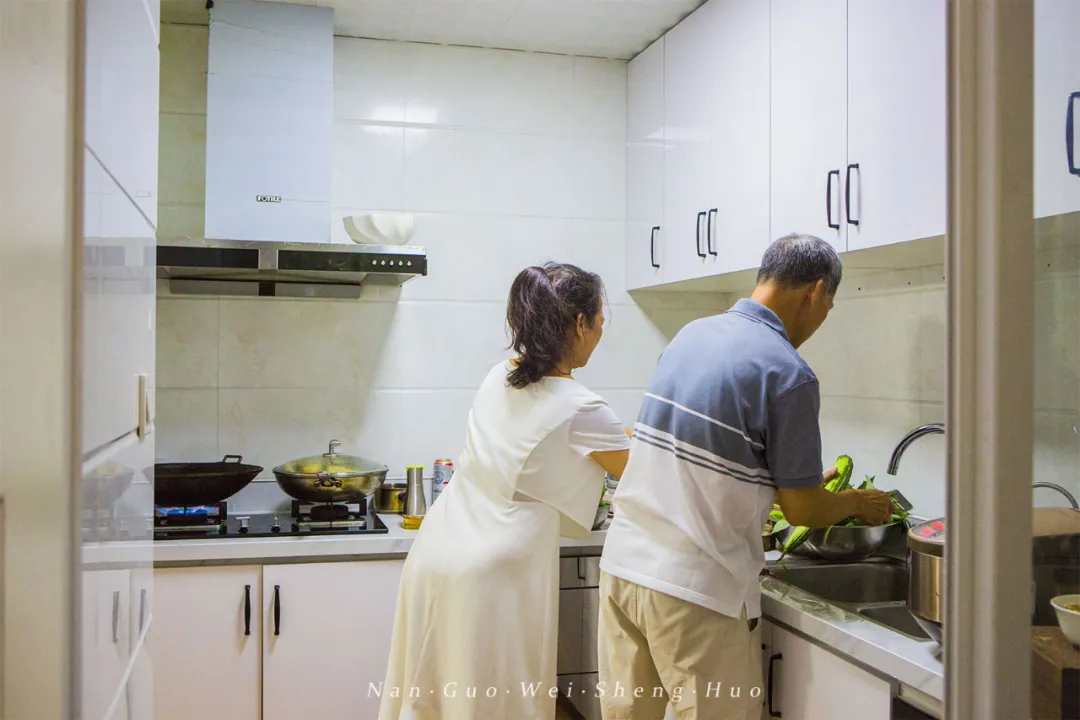 种花、种菜，和最好的姐妹做邻居，她们的都市田园生活太让人羡慕休闲区蓝鸢梦想 - Www.slyday.coM