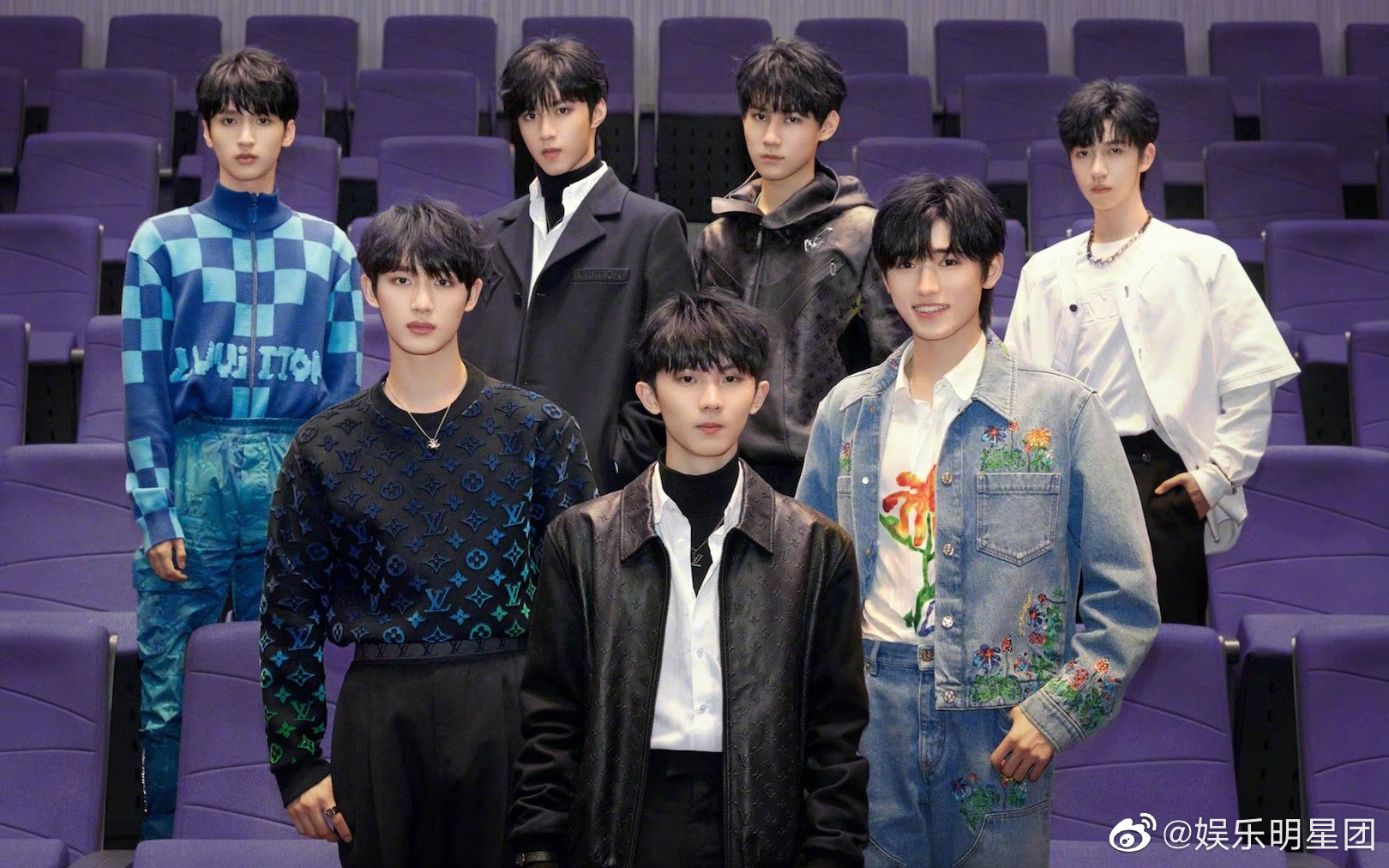 时代少年团看展造型图