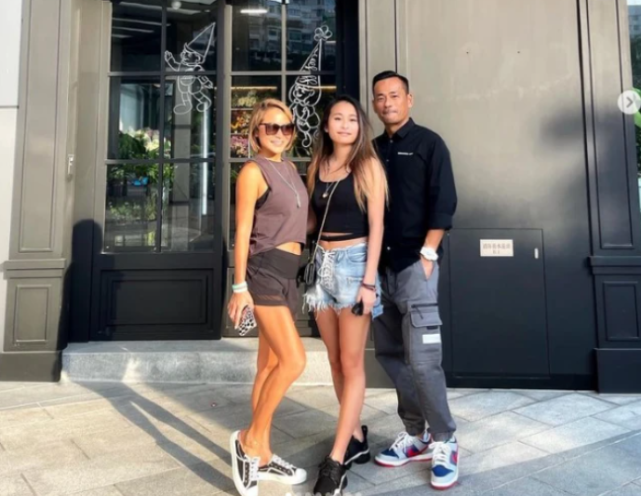 洗米华被批捕后，洗米嫂首发声，回复粉丝关心态度颇显焦虑休闲区蓝鸢梦想 - Www.slyday.coM