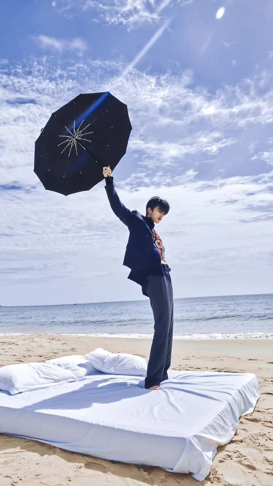 蔡徐坤海边照片曝光,实在是太帅了|蔡徐坤_新浪新闻