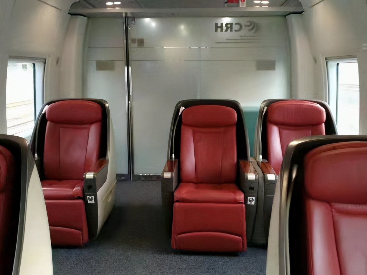 比二等座贵了近3倍高铁商务座有啥不同老外直呼太豪华了