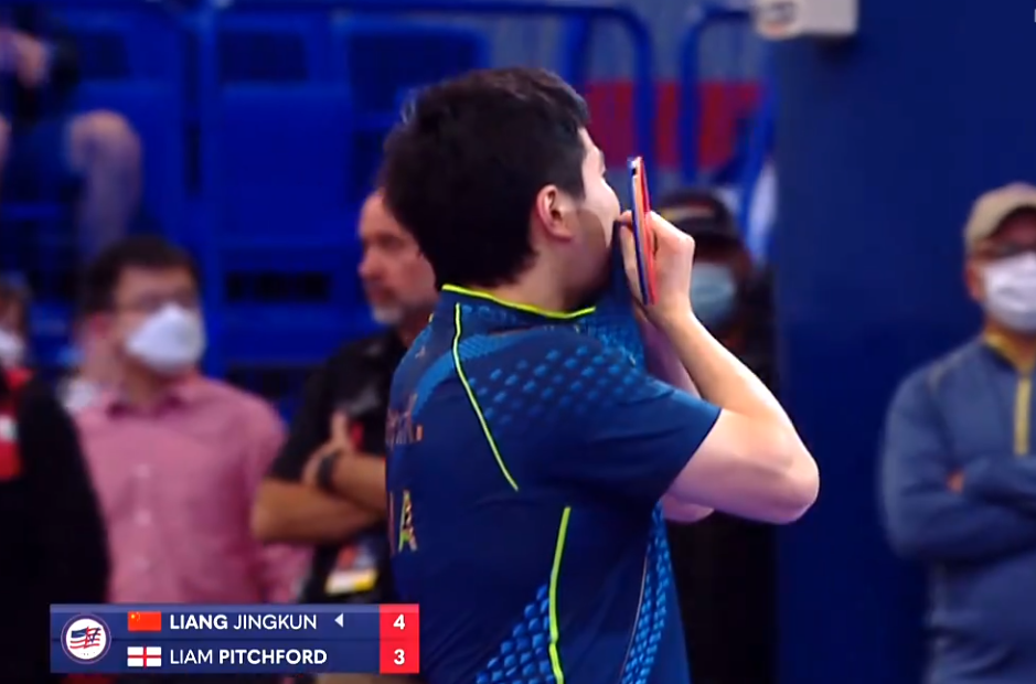 重压之下大爆发！梁靖崑七局大战力克欧洲皮皮虾，亲吻国旗庆祝休闲区蓝鸢梦想 - Www.slyday.coM