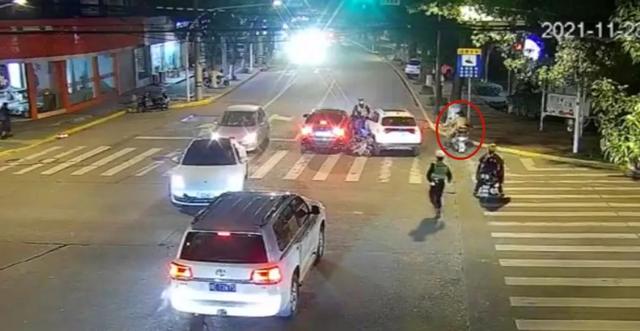 宁波一外卖小哥救下车祸女童后只留一句“我去送外卖了”休闲区蓝鸢梦想 - Www.slyday.coM