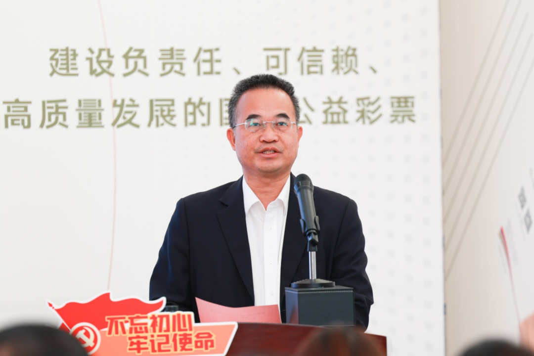 中心主任赵建新,深圳市体育彩票管理中心主任李少辉参加本次发布会