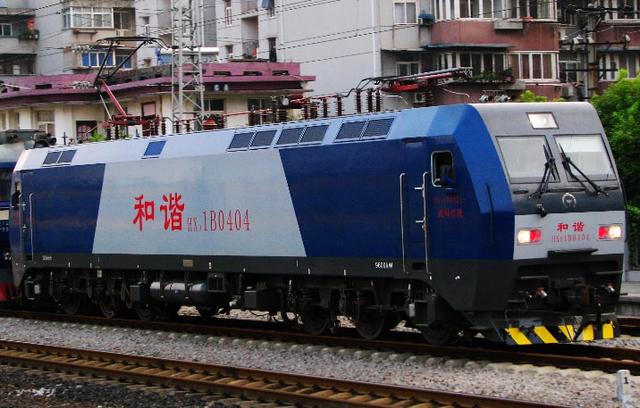 作为一款由我国自主研发的电力机车,hxd1c型机车的