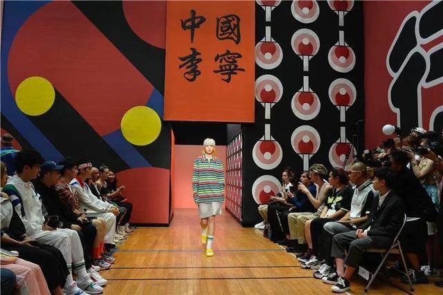 1979年走红海外的“新中国第一个喝可乐的男孩”，现在怎么样了休闲区蓝鸢梦想 - Www.slyday.coM