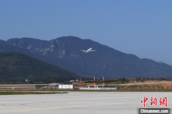 广东韶关丹霞机场通航 助力粤北经济发展 便利民众出行 手机新浪网