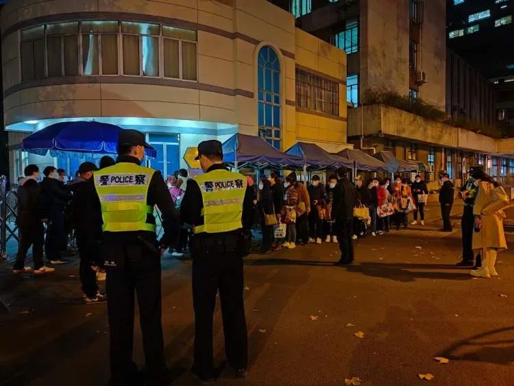 权威发布！上海公布11月25日确诊本土病例溯源结果。上海这四家医院结束闭环，开诊！休闲区蓝鸢梦想 - Www.slyday.coM