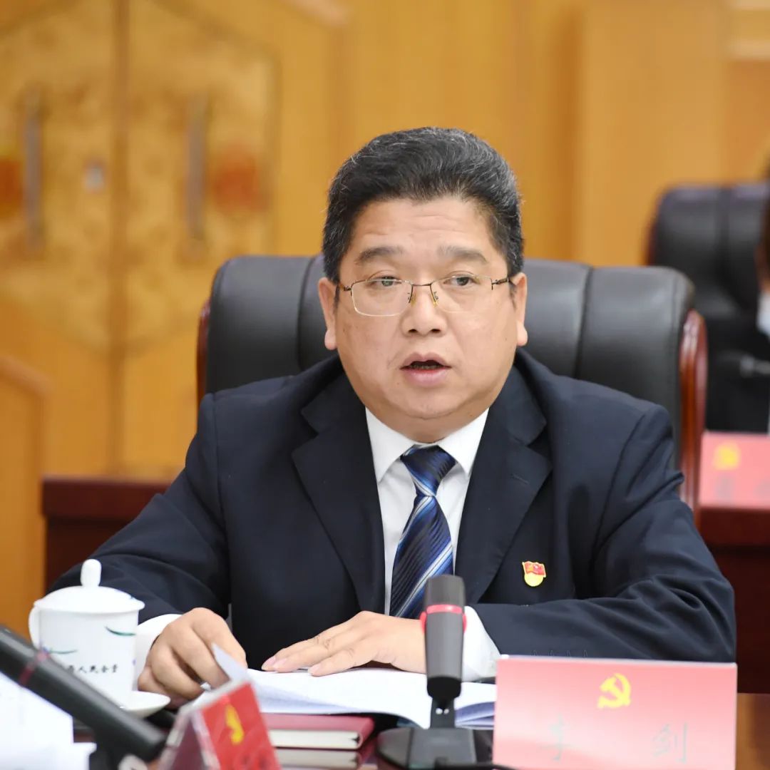 李剑自治区第十二次党代会代表,崇左市财政局党组书记,局长报告全面