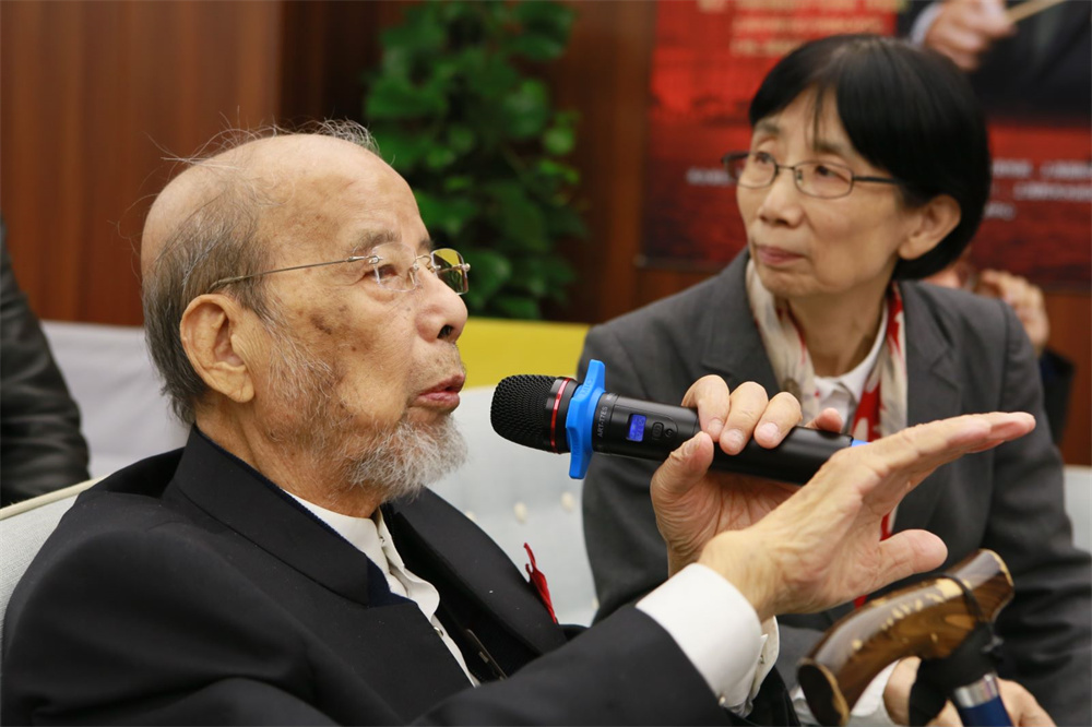 指挥家曹鹏做客大家说唯求淡朴献真爱俯首甘为交响牛