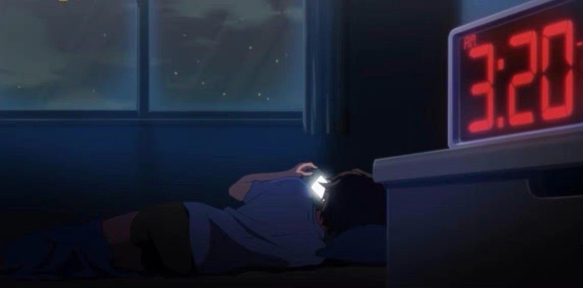 睡前长时间玩手机或增加抑郁几率……休闲区蓝鸢梦想 - Www.slyday.coM