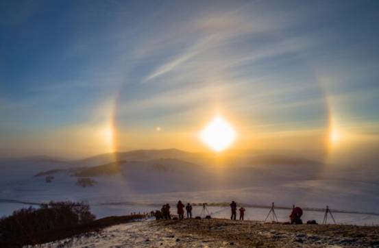 内蒙古天空出现“三个太阳”,古人称是“不祥之兆”,真的吗?休闲区蓝鸢梦想 - Www.slyday.coM 内蒙古天空出现“三个太阳”,古人称是“不祥之兆”,真的吗?休闲区蓝鸢梦想 - Www.slyday.coM
