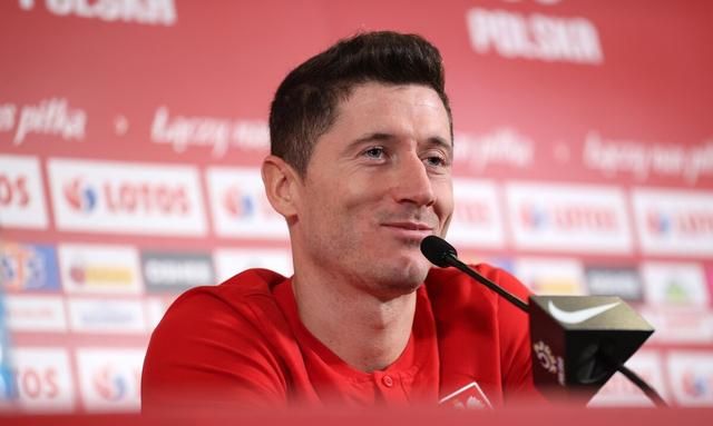 够了!C罗已获5座,梅西6座,被金球奖晃过的莱万,也该轮到他了休闲区蓝鸢梦想 - Www.slyday.coM