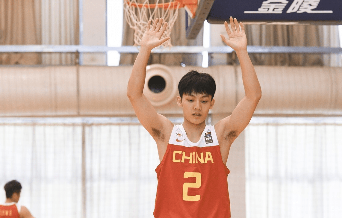 178米怎么了徐杰攻守两端完虐日本后卫线他成为男篮最大惊喜