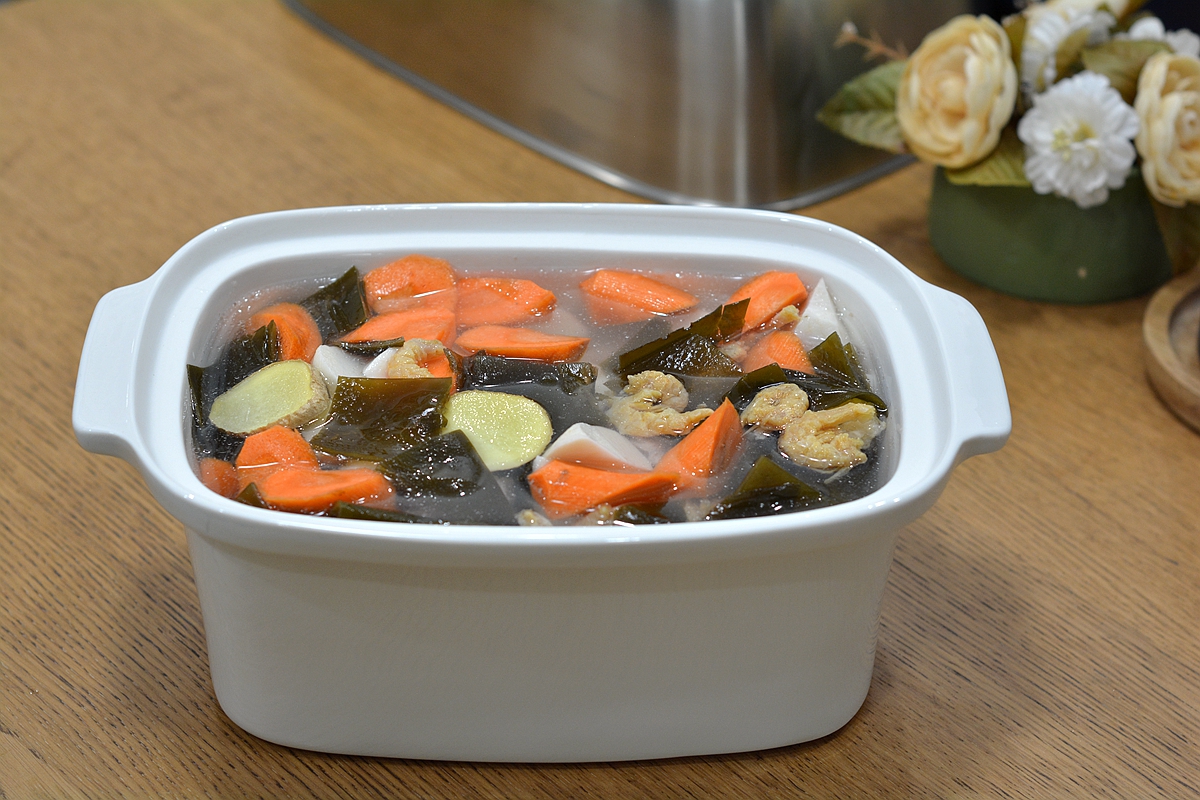 我家冬天愛喝這湯，肉爛味鮮真滋潤，不用看鍋不用煮，中途不加水