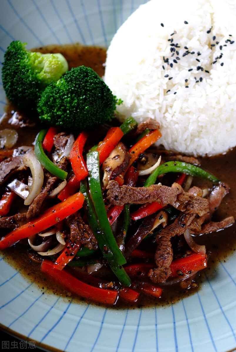 黑椒牛柳盖浇饭|盖浇饭|牛肉|黑胡椒酱_新浪新闻