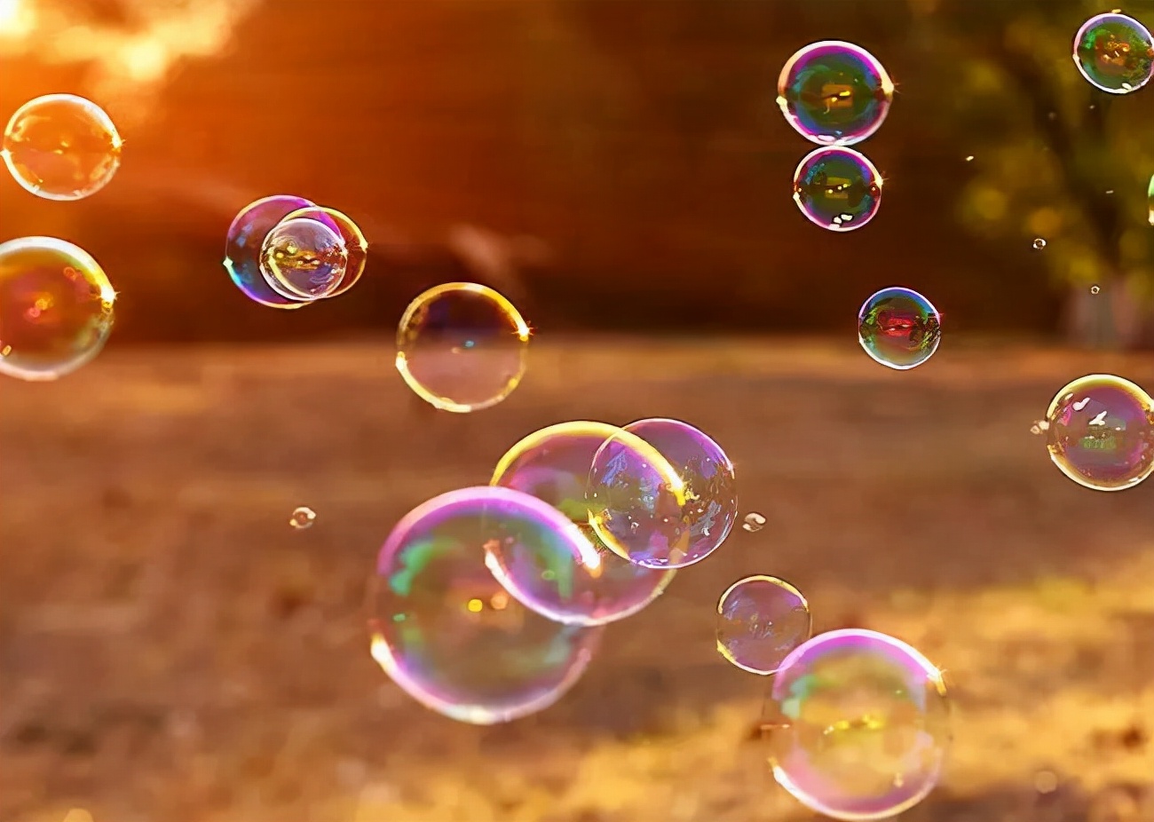 肥皂泡破裂时温度达2万高过太阳温度为何不烫