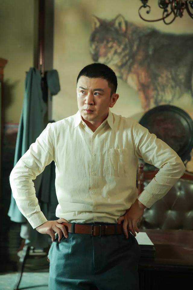 以时代故事为主线,以英雄成长历程为辅,电视剧《燃烧大地》完美诠释了
