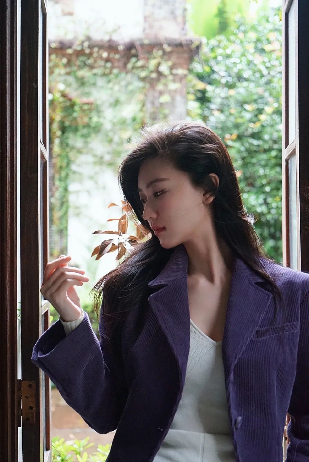 逯恣祯比起飘在空中更喜欢踩在地上