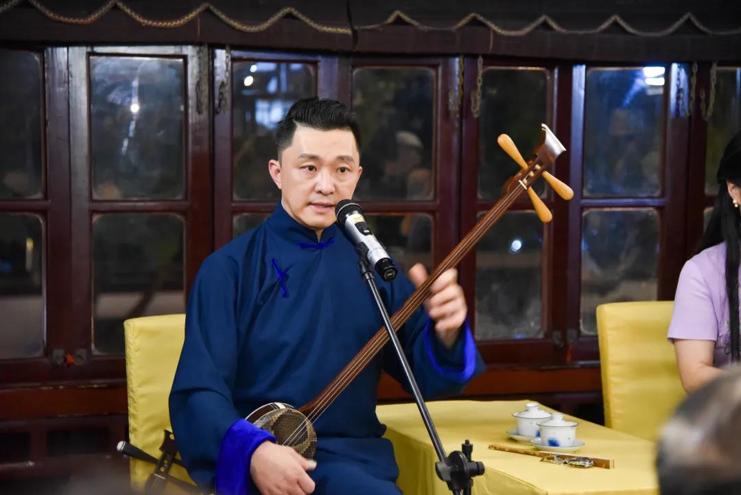 独家摩登白领为何下班后直奔茶楼经典评弹集萃搭配海派脱口秀驻场演出