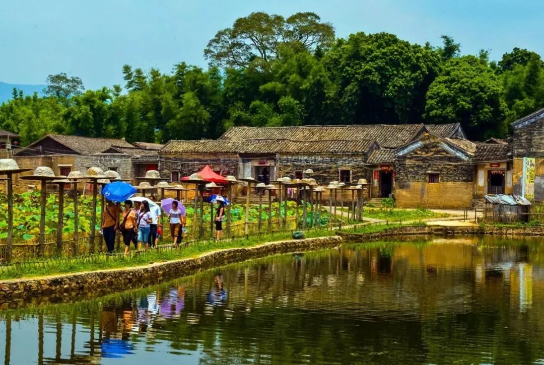 东源县苏家围景区.苏家围全村有18座围屋,其中有5座明朝建筑.