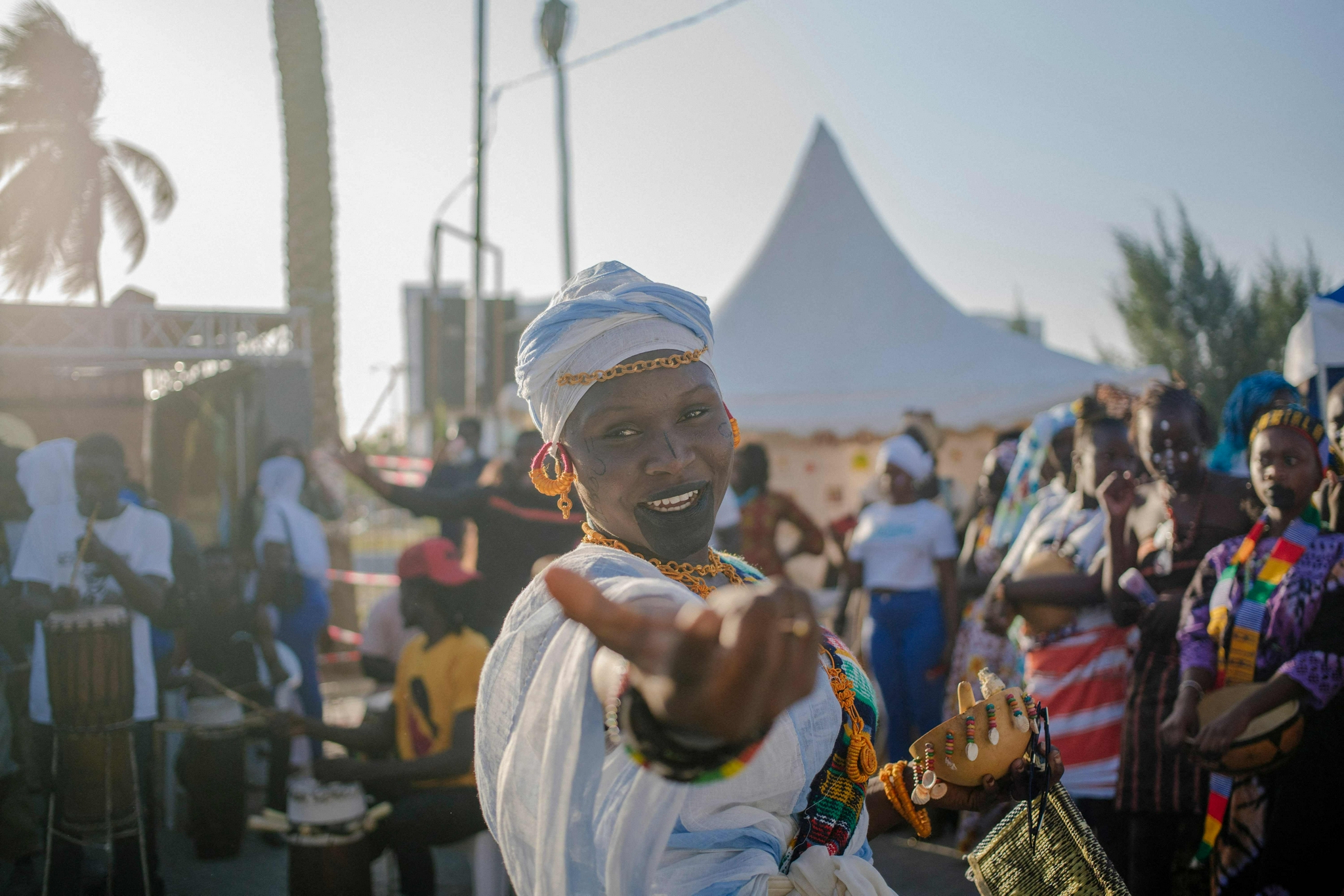 塞内加尔:缤纷多彩的狂欢节|塞内加尔|达喀尔|新华社_新浪新闻