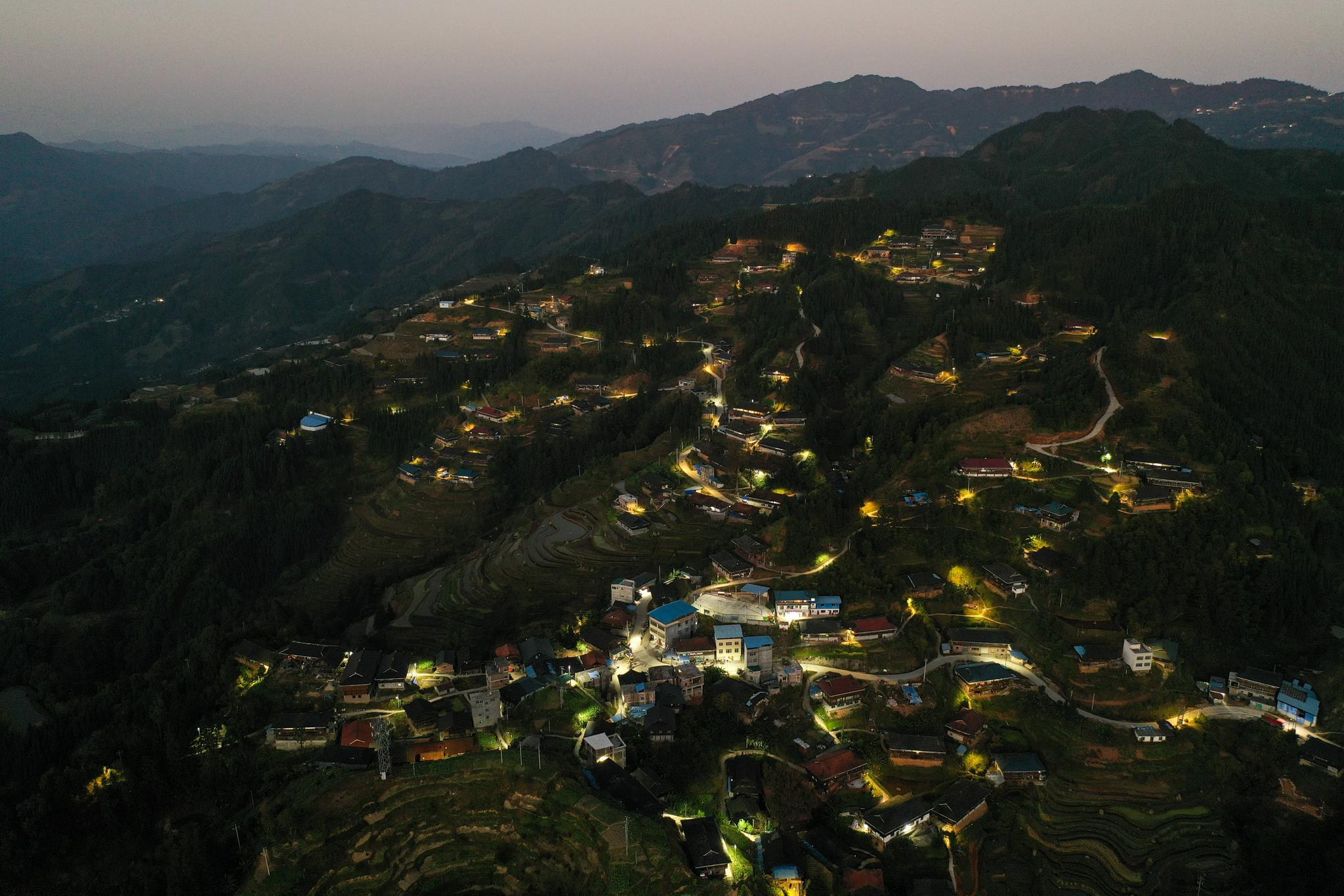可爱的乡村——点亮大苗山的夜色|广西|新华社|无人机_新浪新闻