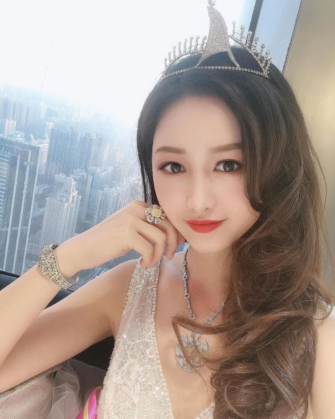 亚洲小姐冠军来自广东的小姐姐糟糕是心动的感觉