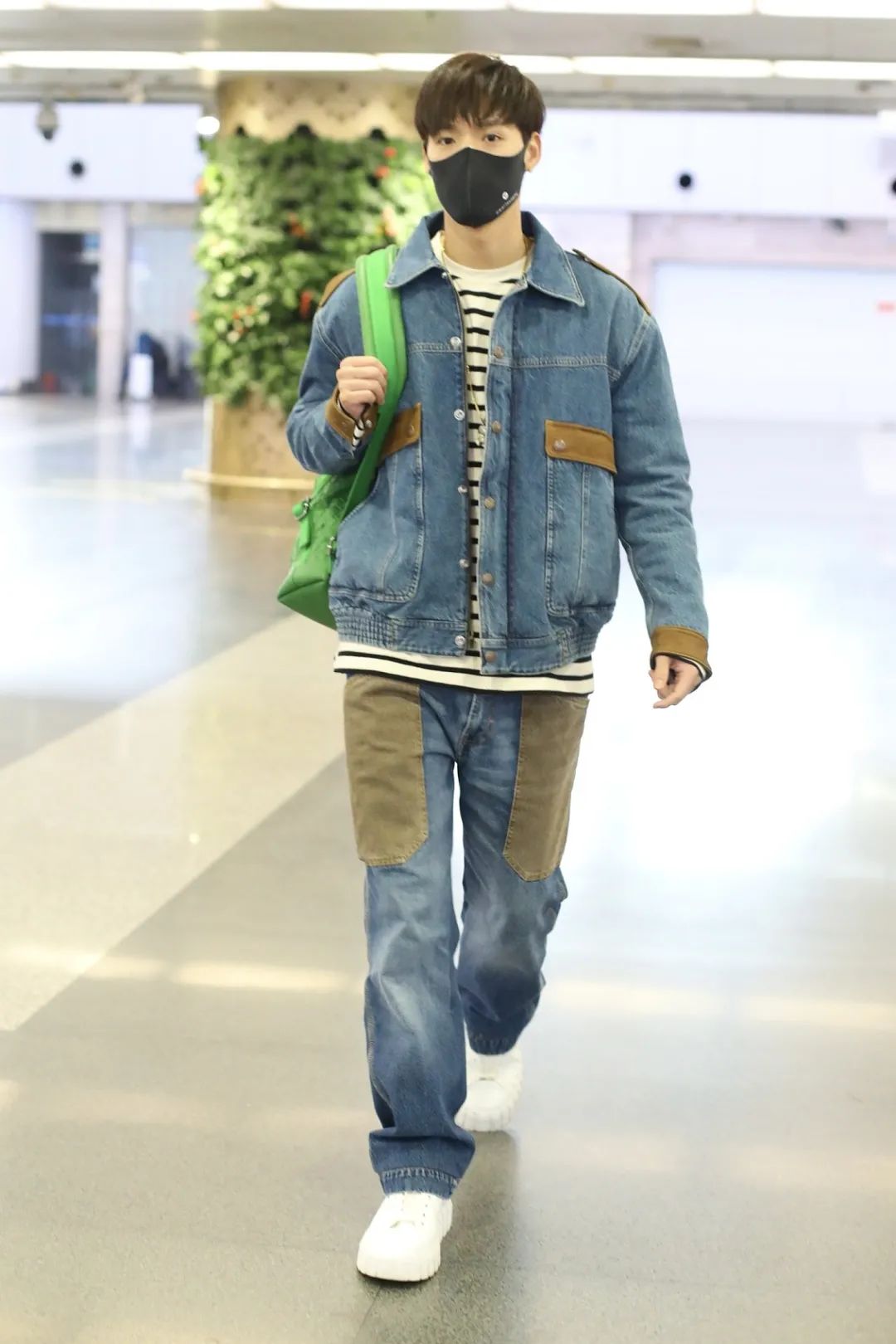 男星街拍井柏然杨洋都齐了小贝家二公子都约会啦侃爷公开向金姐求复合